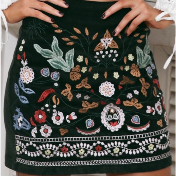 Simplee Embroidered Floral Green Corduroy Mini Skirt - Picture 2 of 9